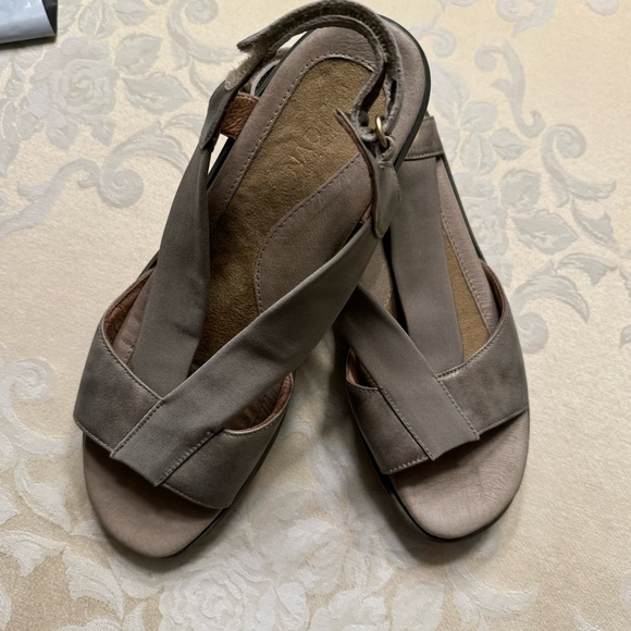 Naot Shoes Size 40 - Picture 4 of 9